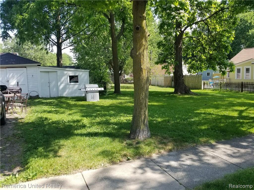 201 Byron Road Howell, MI 48843 - Photo 4 of 5