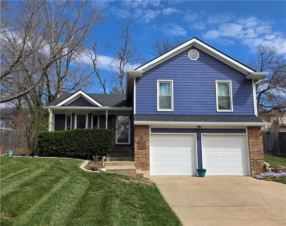 $399,900 | 8609 Greenway Lane, Lenexa, KS 66215