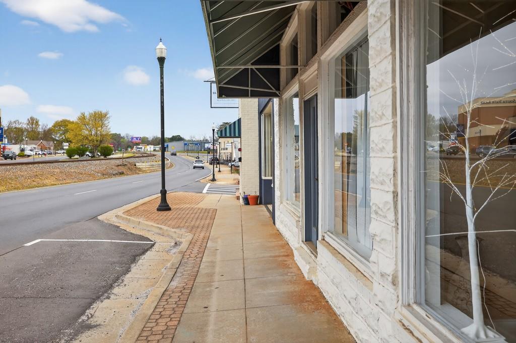 530 Madison Street Commerce, GA 30529 - Photo 22 of 27