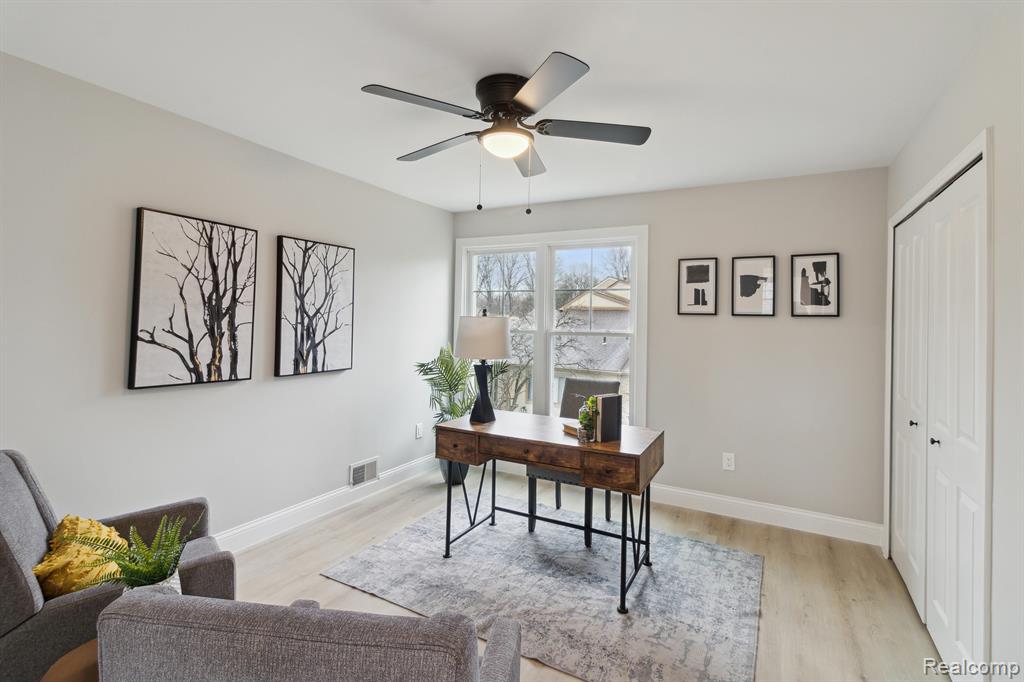 23083 Farmington Road Farmington, MI 48336 - Photo 22 of 30 Gallery Image 22