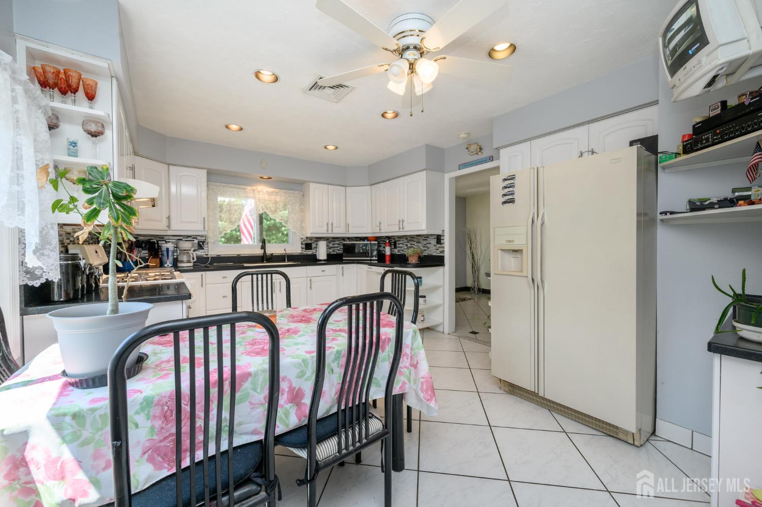 482 Stagecoach Road Millstone Township, NJ 08510 - Photo 9 of 45
