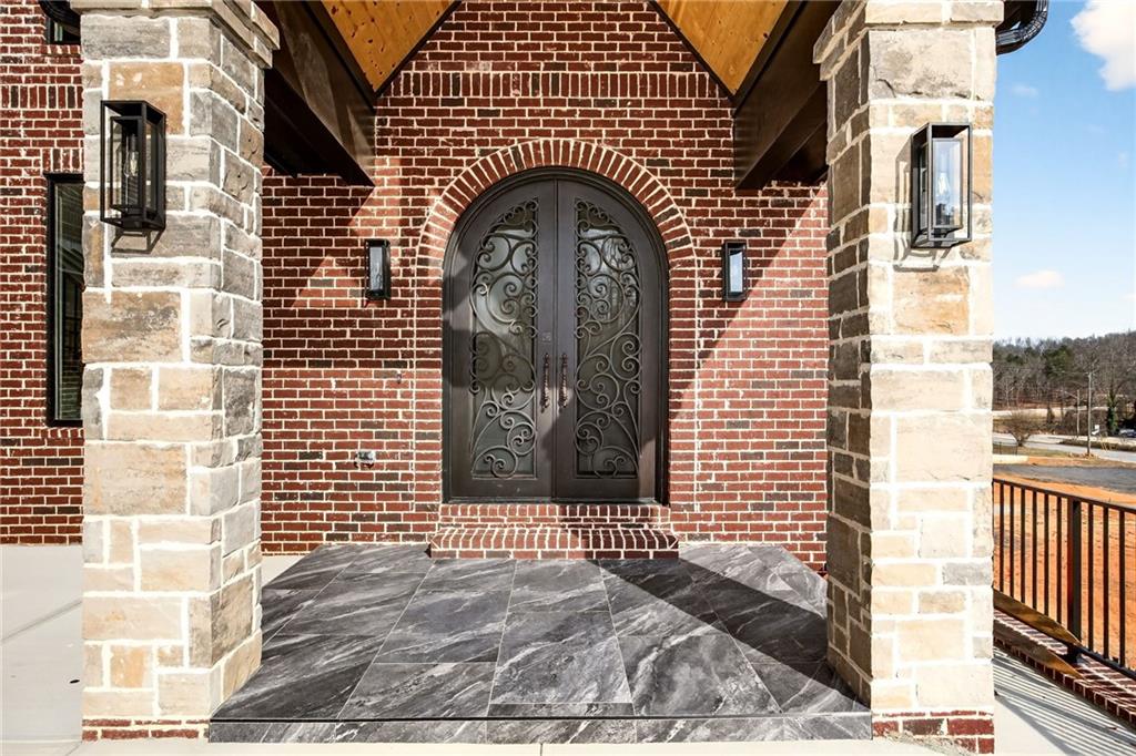 403 Thunder Road Buford, GA 30518 - Photo 8 of 92