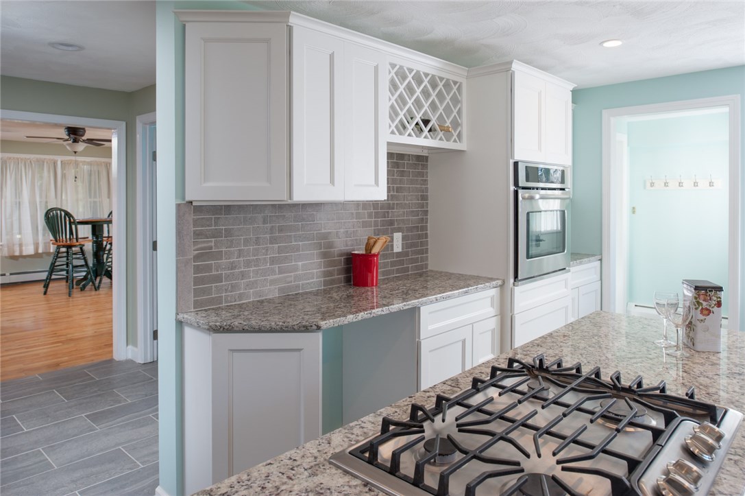 70 Viewesta Road Warwick, RI 02886 - Photo 12 of 33