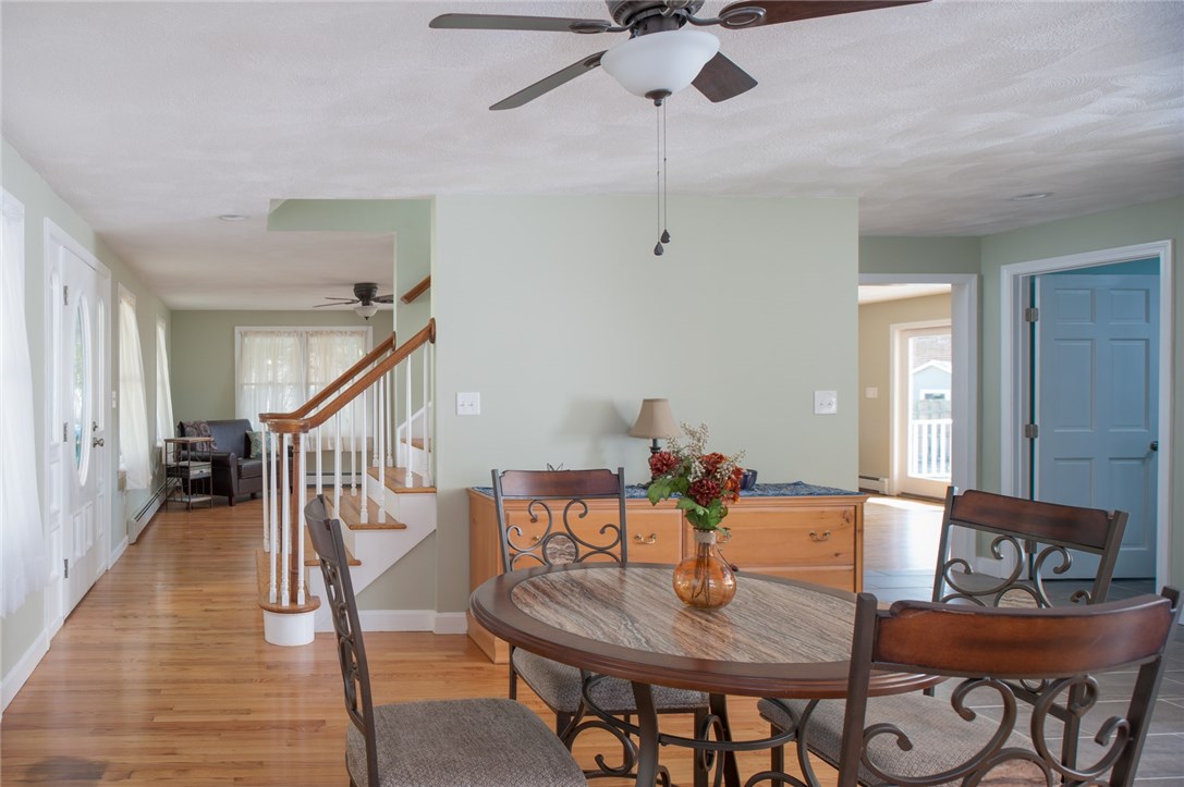 70 Viewesta Road Warwick, RI 02886 - Photo 4 of 33