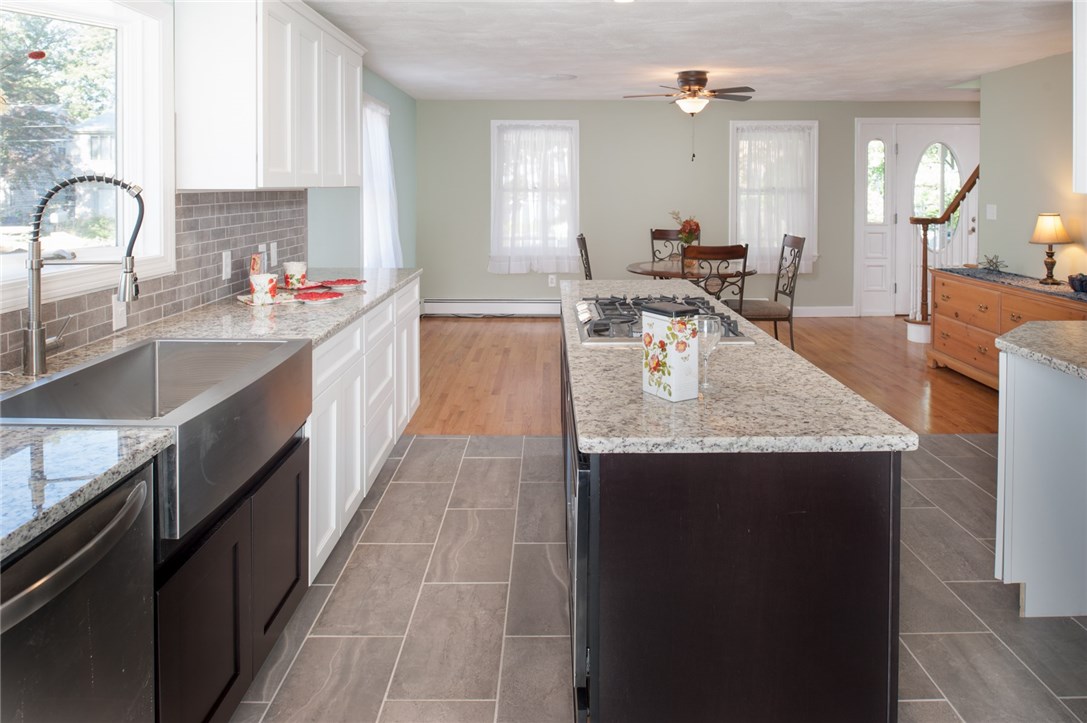70 Viewesta Road Warwick, RI 02886 - Photo 6 of 33
