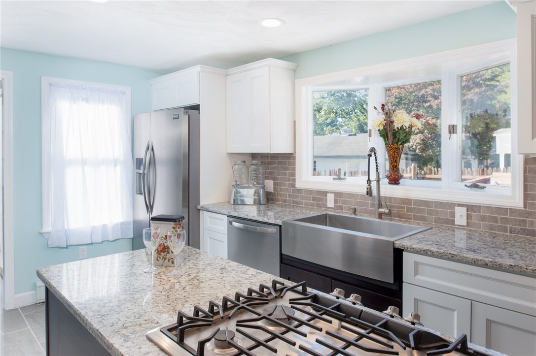 70 Viewesta Road Warwick, RI 02886 - Photo 8 of 33