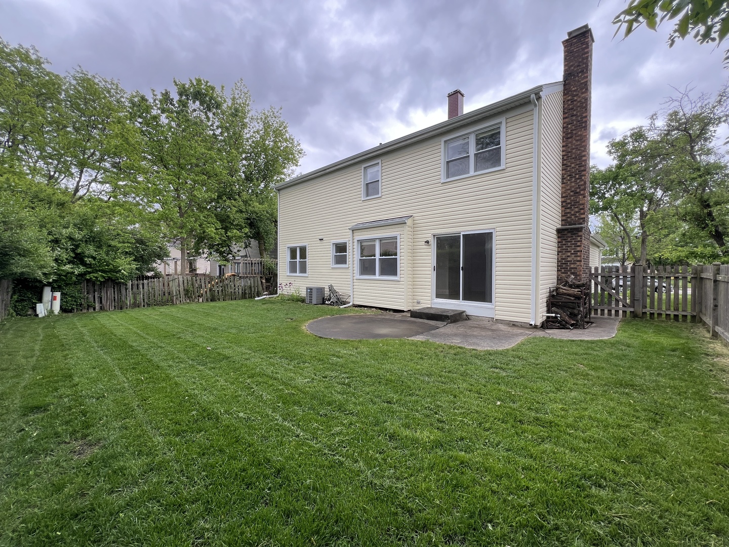 1108 Devonshire Road Buffalo Grove, IL 60089 - Photo 21 of 22 a view of a house with backyard and sitting area