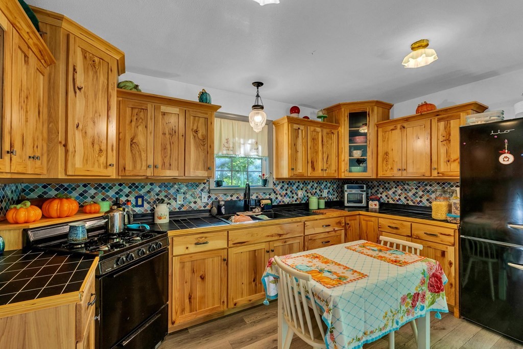 755 Woody Road Byrdstown, TN 38549 - Photo 10 of 37