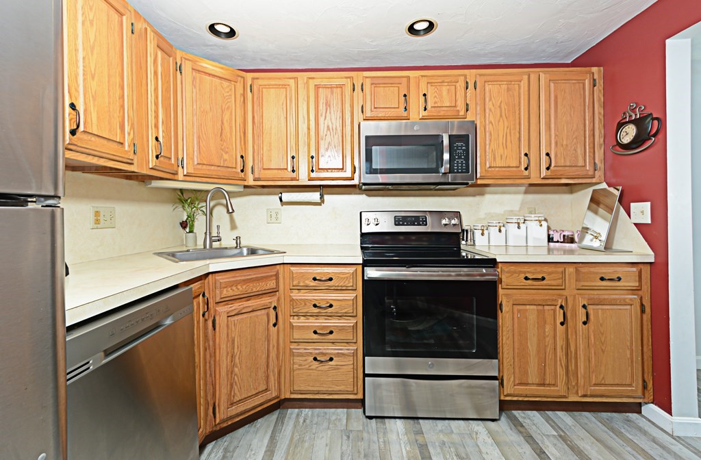 612 Ridgefield Circle, Unit B Clinton, MA 01510 - Photo 13 of 37 Gallery Image 13