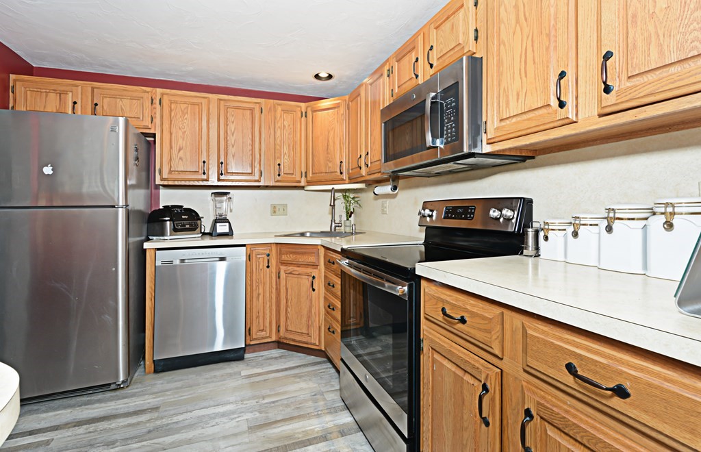612 Ridgefield Circle, Unit B Clinton, MA 01510 - Photo 15 of 37 Gallery Image 15