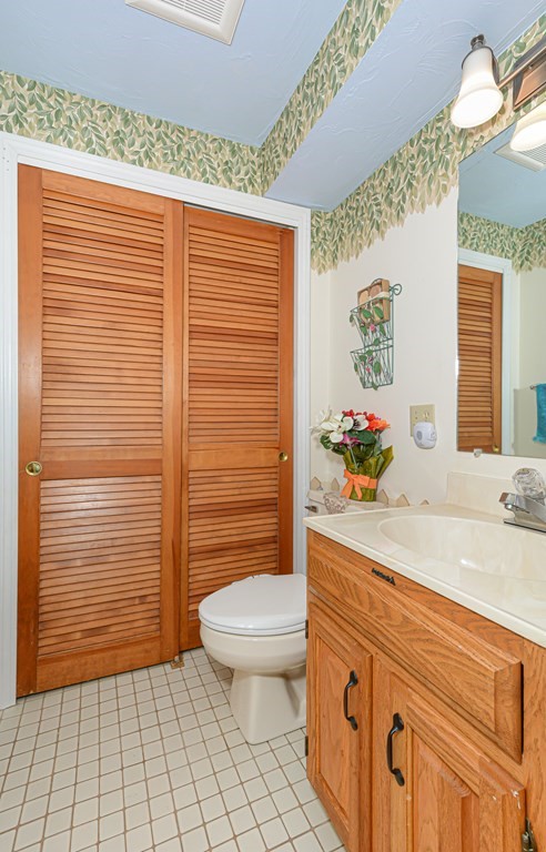 612 Ridgefield Circle, Unit B Clinton, MA 01510 - Photo 17 of 37 Gallery Image 17