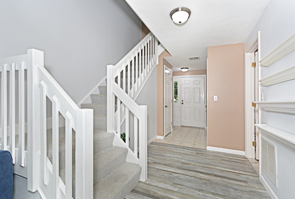 612 Ridgefield Circle, Unit B Clinton, MA 01510 - Photo 5 of 37 Gallery Image 5