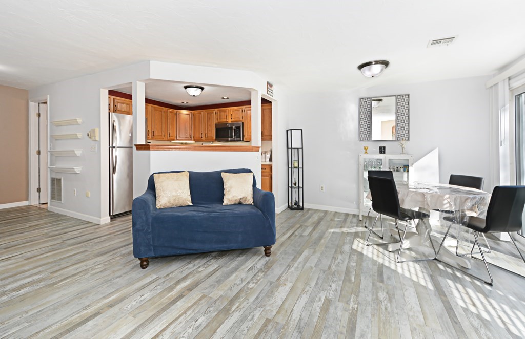 612 Ridgefield Circle, Unit B Clinton, MA 01510 - Photo 8 of 37 Gallery Image 8