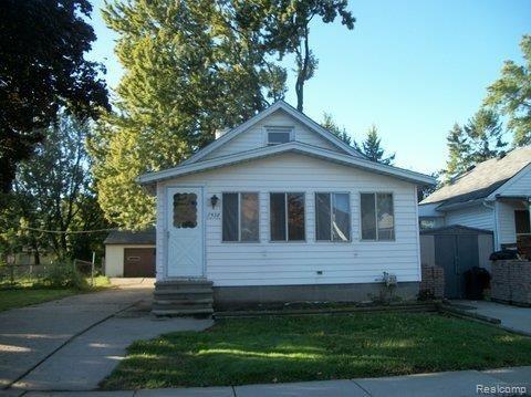 7538 Standard Street Center Line, MI 48015 - Photo 1 of 8 100_4855.JPG