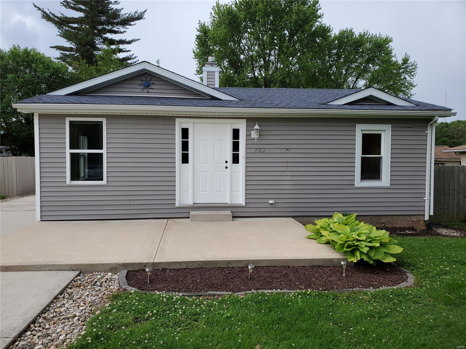 702 Hollywood Heights Road Caseyville, IL 62232 - Photo 1 of 17 Gallery Image 1