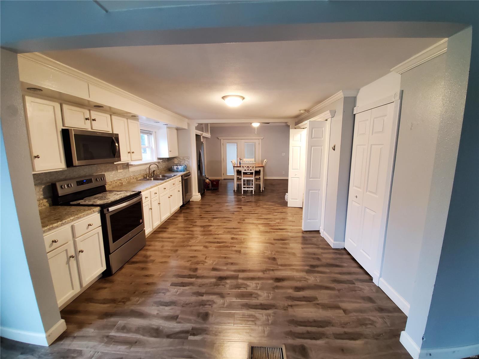 702 Hollywood Heights Road Caseyville, IL 62232 - Photo 4 of 17 Gallery Image 4