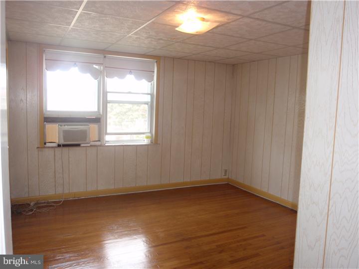 1637 Pennington Road Philadelphia, PA 19151 - Photo 12 of 18 Bedroom - Main