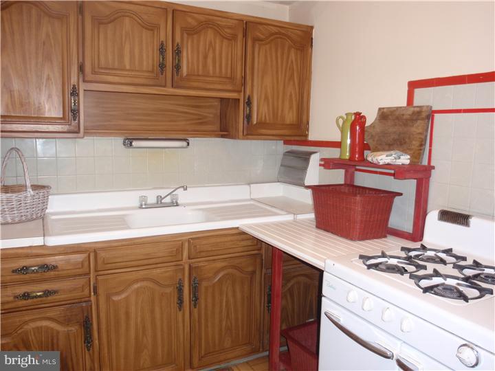1637 Pennington Road Philadelphia, PA 19151 - Photo 9 of 18 Kitchen
