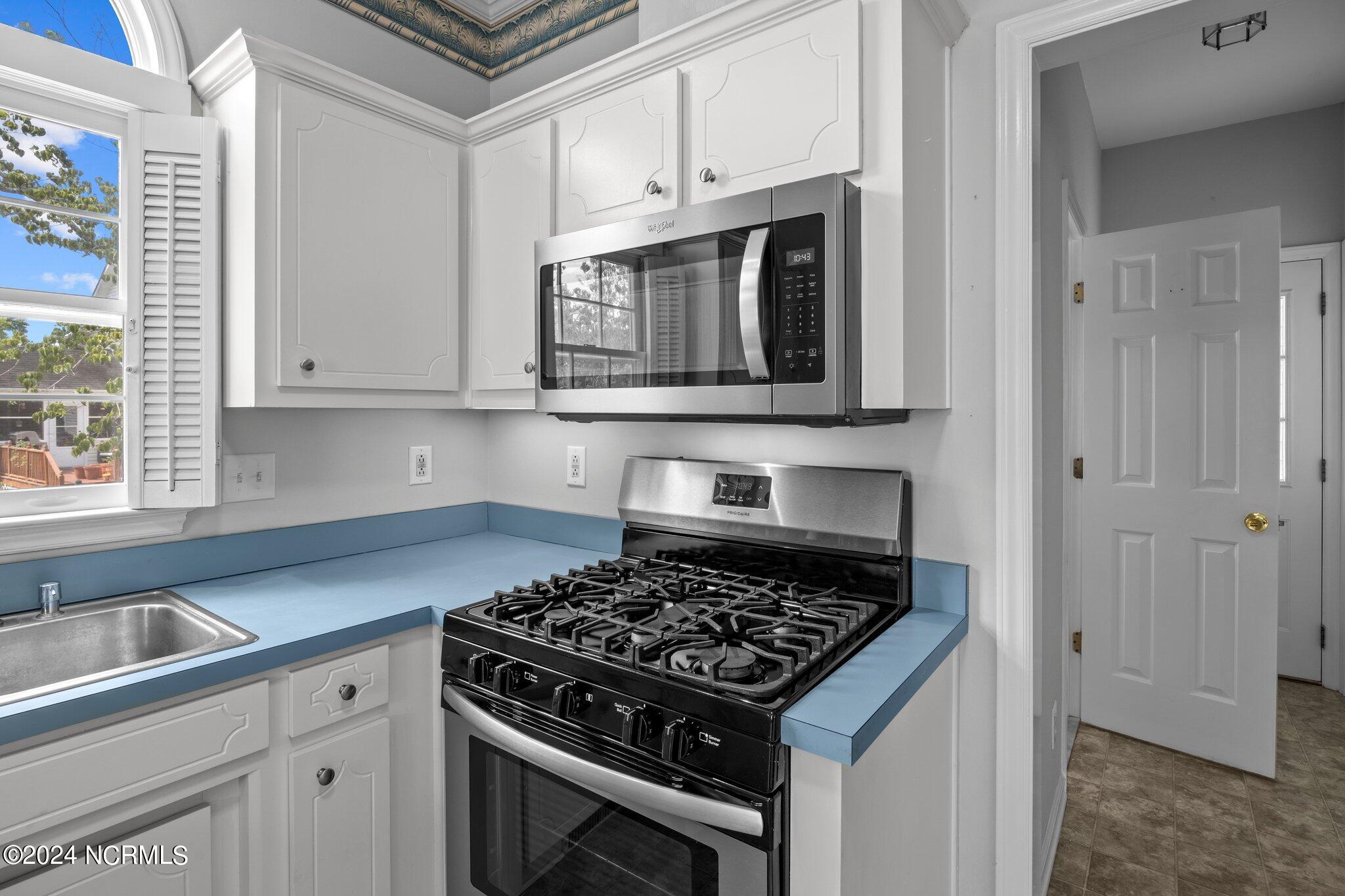 2105 Rail Court New Bern, NC 28560 - Photo 11 of 37 11-web-or-mls-470A5467