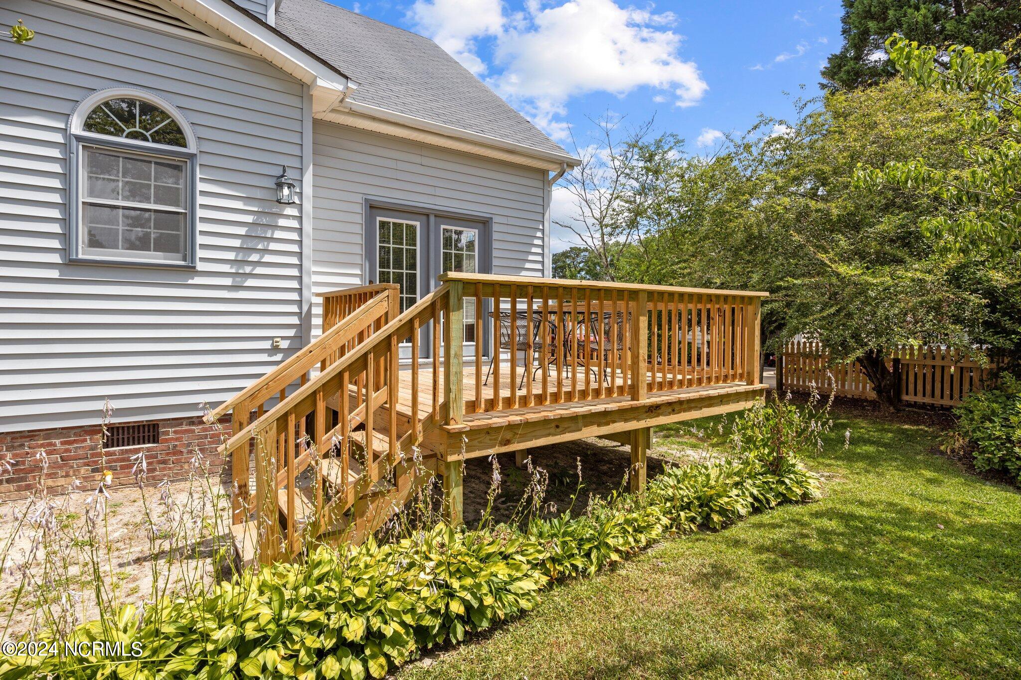 2105 Rail Court New Bern, NC 28560 - Photo 34 of 37 35-web-or-mls-470A5534