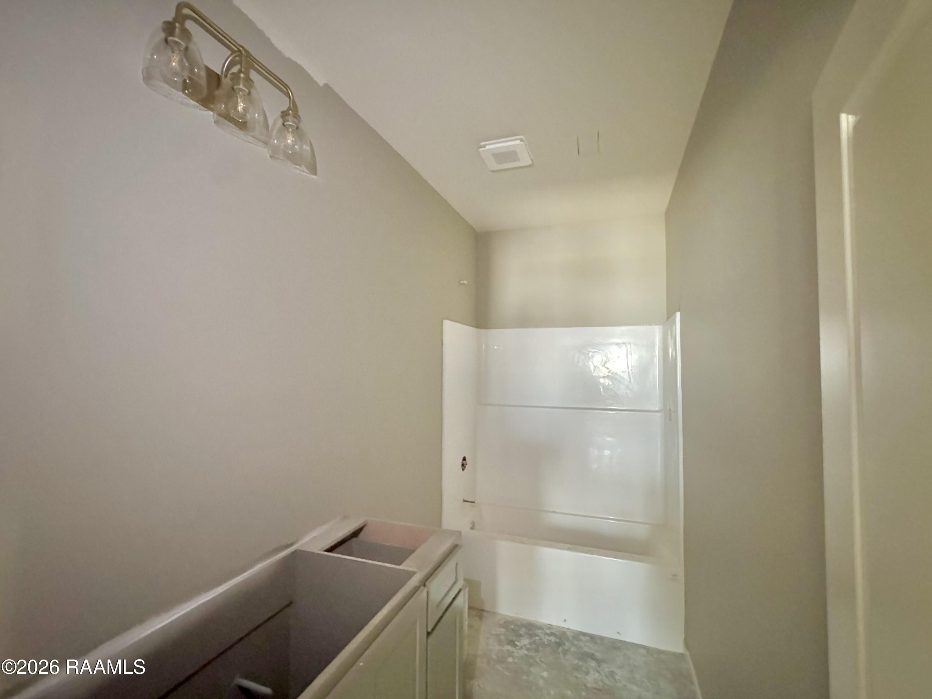 7059 Chandler Bluff Road Denham Springs, LA 70706 - Photo 9 of 12 Hall Bathroom