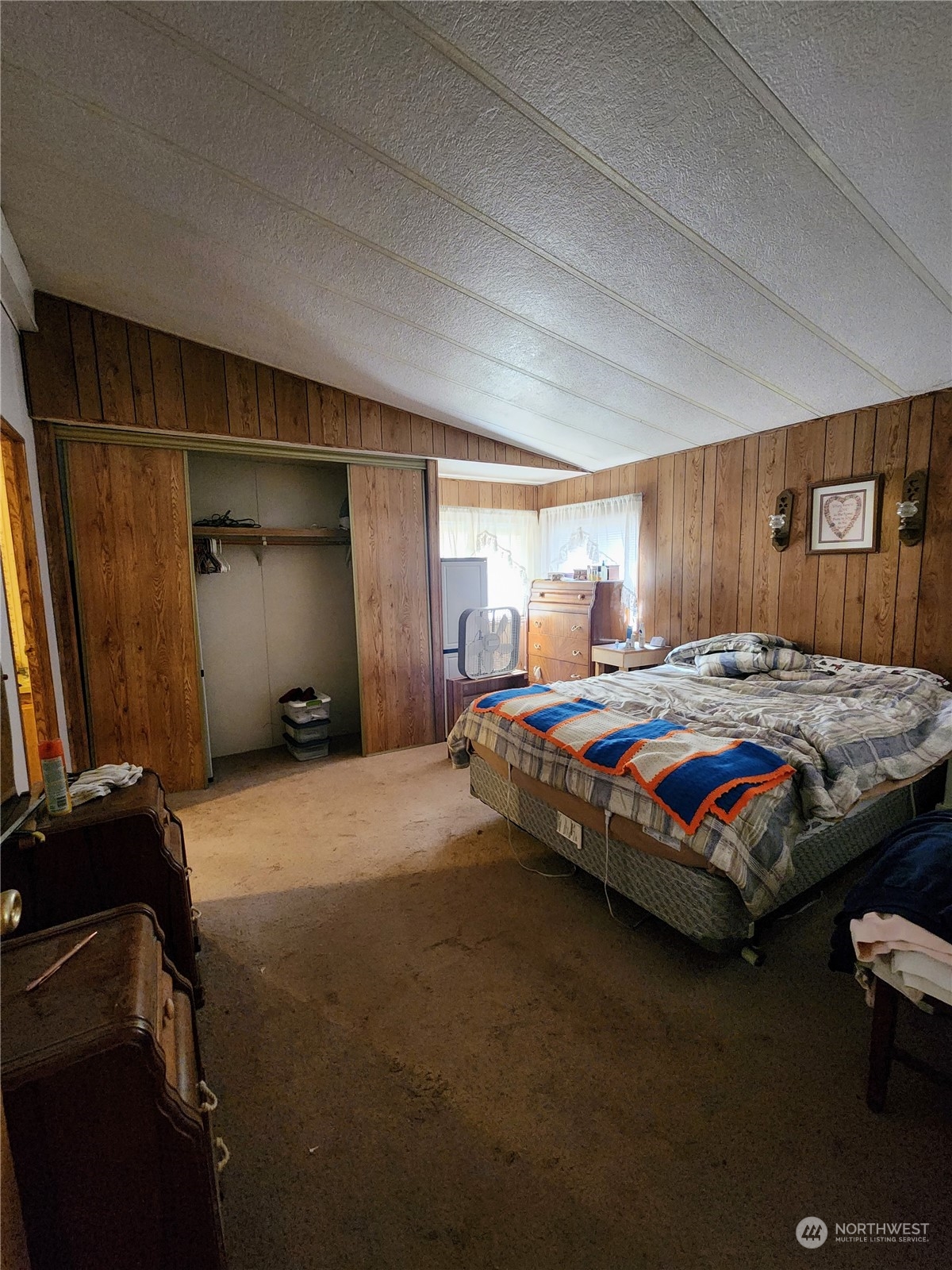 936 Tucker Road Toledo, WA 98591 - Photo 19 of 34 a bedroom with a bed and a closet