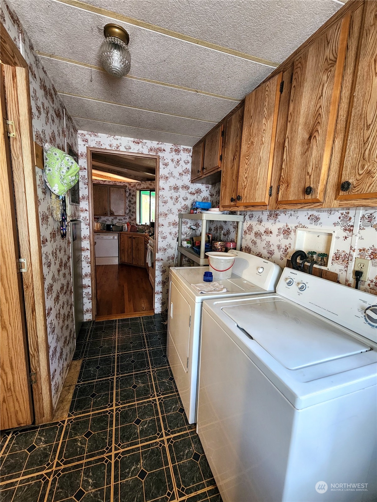 936 Tucker Road Toledo, WA 98591 - Photo 28 of 34 a room with storage and utility
