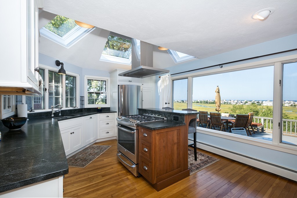 89 Pilgrim Road Marshfield, MA 02050 - Photo 8 of 27 Gallery Image 8