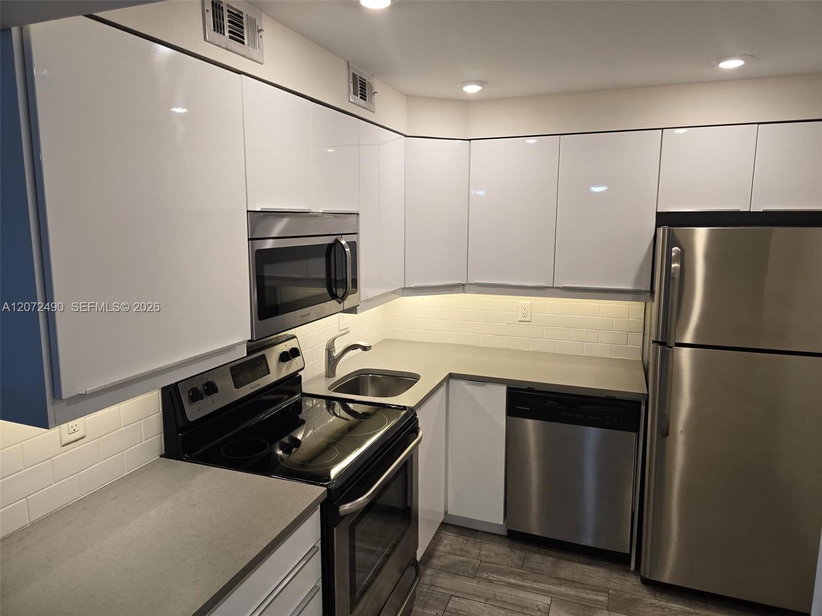 470 Northwest 20th Street, Unit 201 Boca Raton, FL 33431 - Photo 4 of 15 Gallery Image 4
