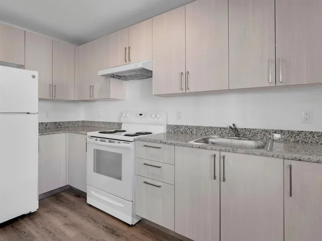 $1,736 | 2130 Northwest 37th Street, Unit 2103, Miami, FL 33142