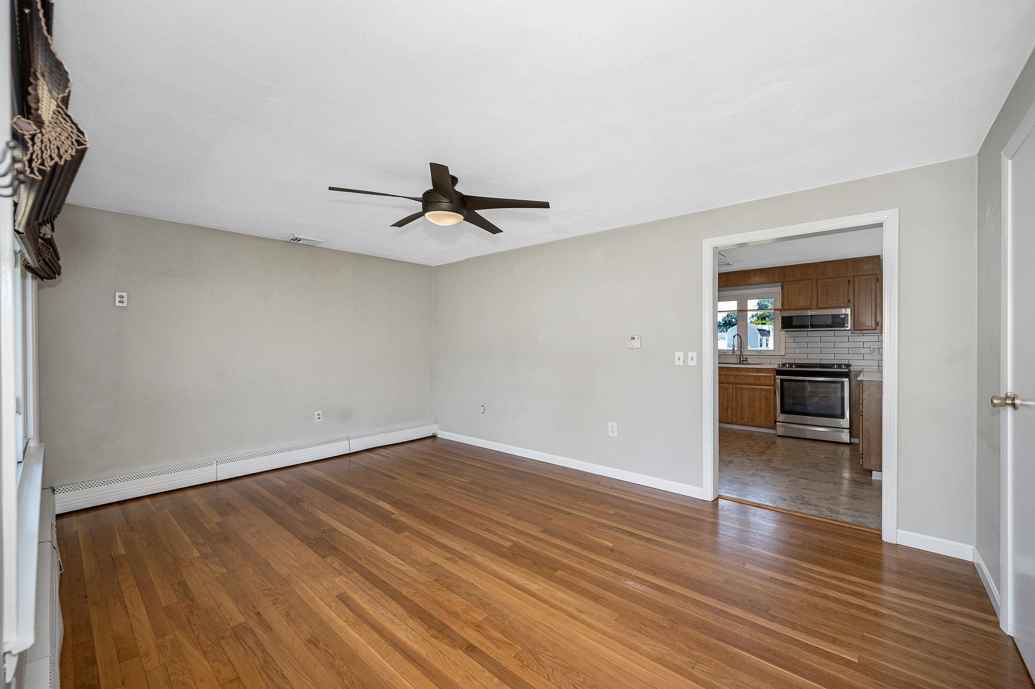 7 Raleigh Drive Nashua, NH 03062 - Photo 3 of 33
