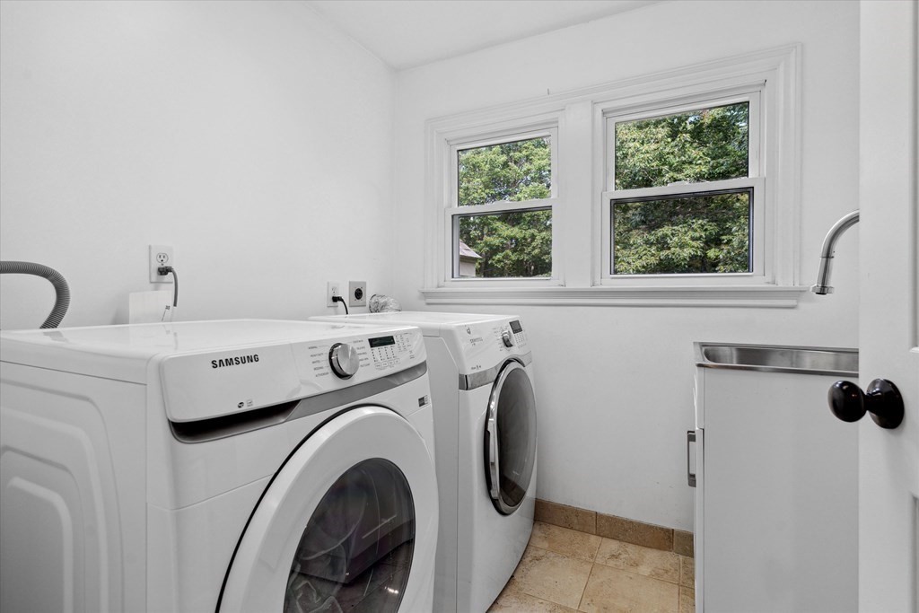 10 Fieldstone Way Boxford, MA 01921 - Photo 32 of 42 a utility room with dryer and washer