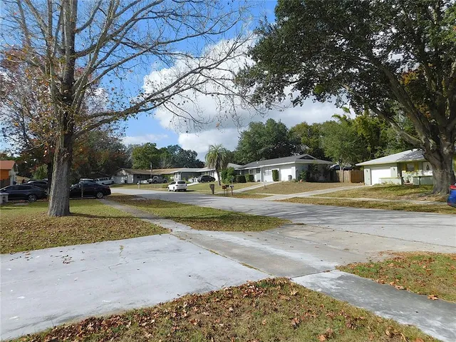 a view of a yard in front of a house
