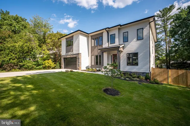 $2,890,000 | 8023 Lewinsville Road, McLean, VA 22102