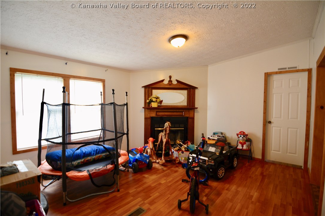 929 Jones Ridge Road Gandeeville, WV 25243 - Photo 11 of 22 Gallery Image 11