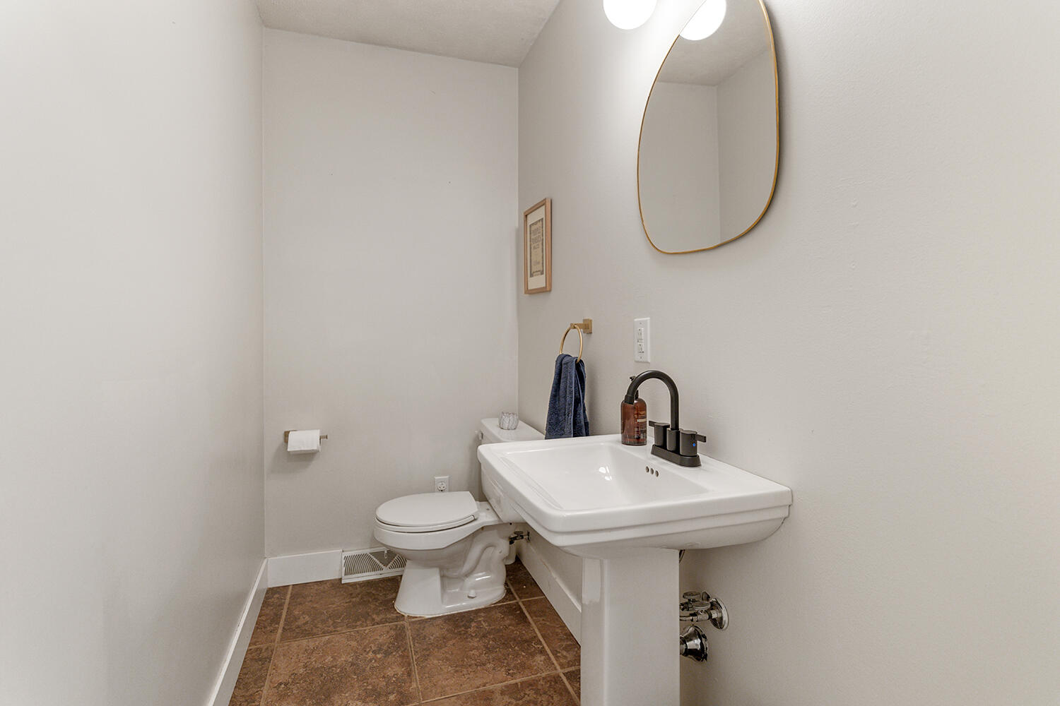 7850 Ronson Avenue Jenison, MI 49428 - Photo 19 of 30 Half Bathroom