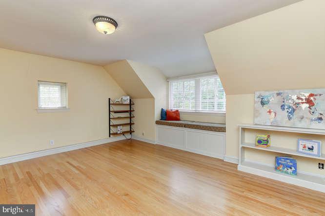 110 Guernsey Road Swarthmore, PA 19081 - Photo 27 of 34 Large Bedroom #4 with window seat