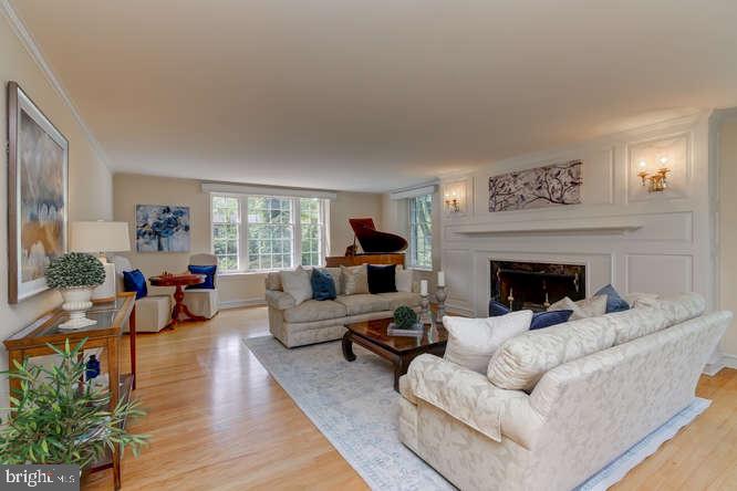 110 Guernsey Road Swarthmore, PA 19081 - Photo 5 of 34 Expansive Living Room