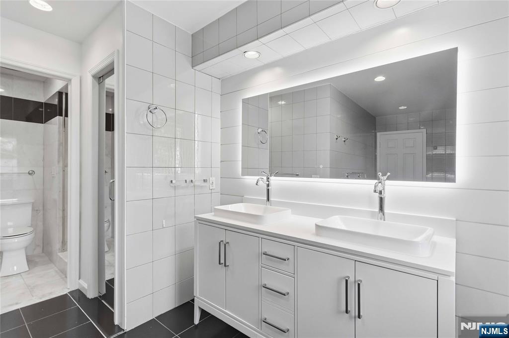 131 Haase Avenue Paramus, NJ 07652 - Photo 31 of 50
