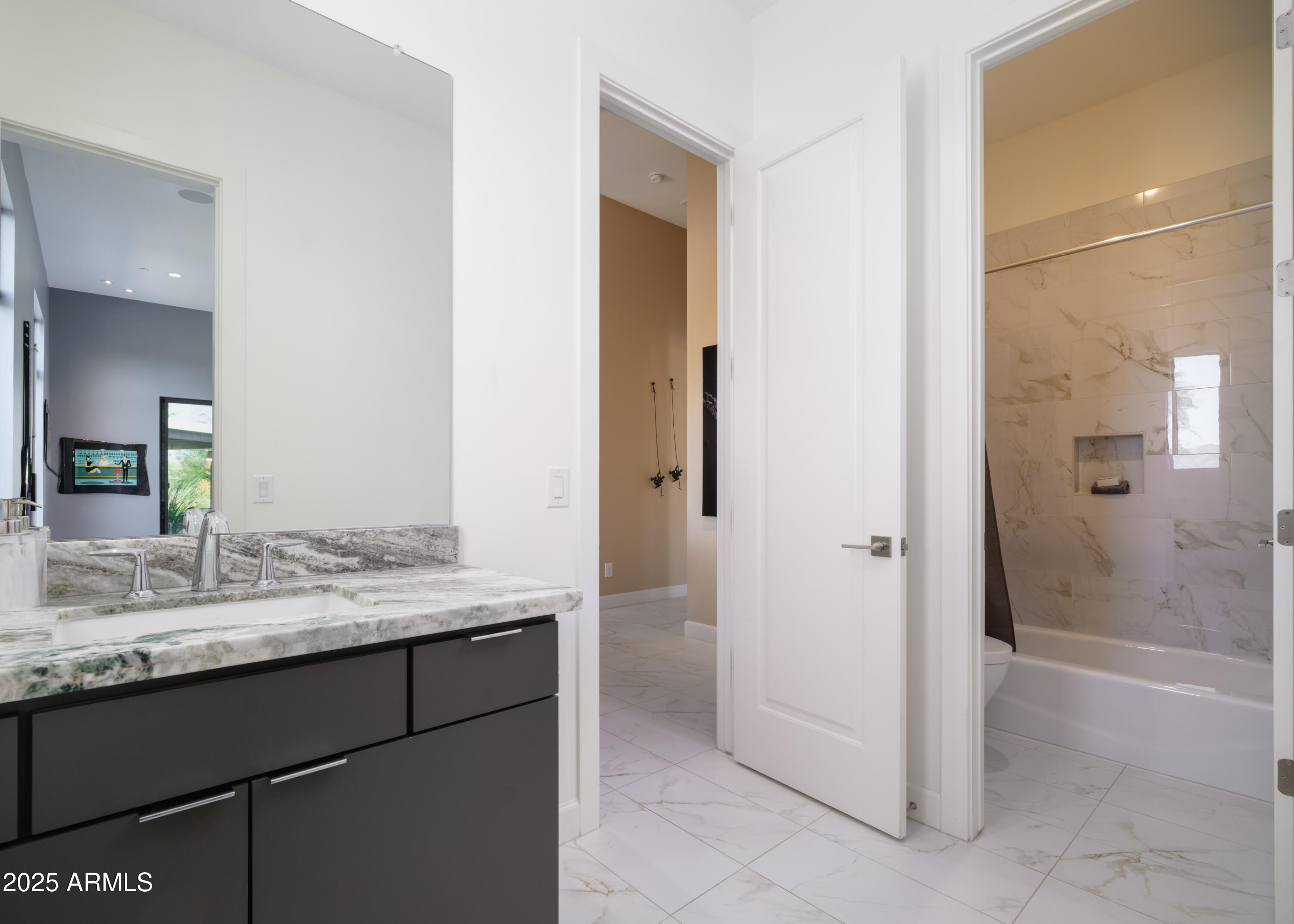 29420 North Verde River Way West Rio Verde, AZ 85263 - Photo 34 of 80 Jack & Jill Full Bath