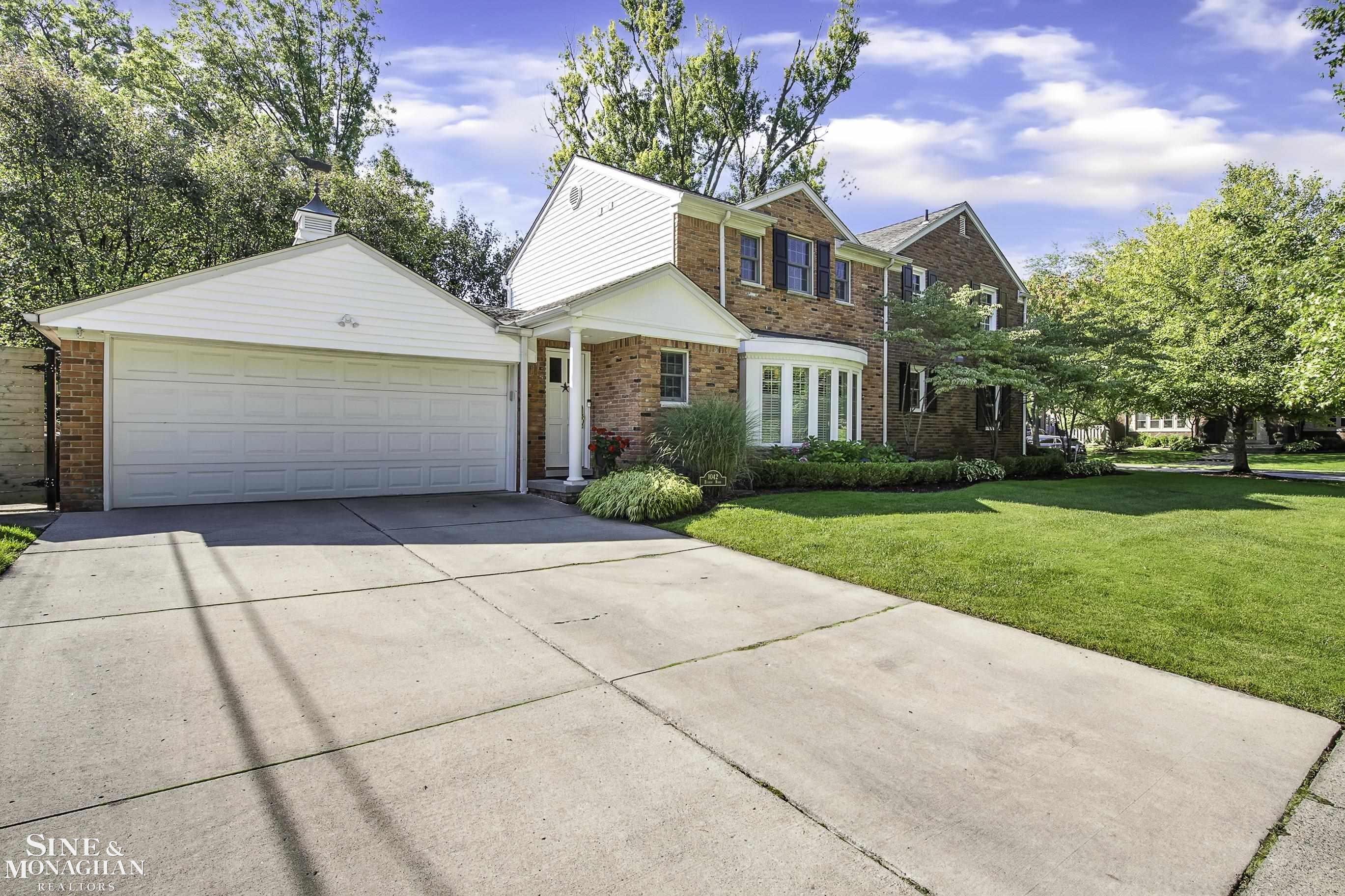 1042 Bishop Road Grosse Pointe, MI 48230 - Photo 47 of 53 50123710-46.JPG