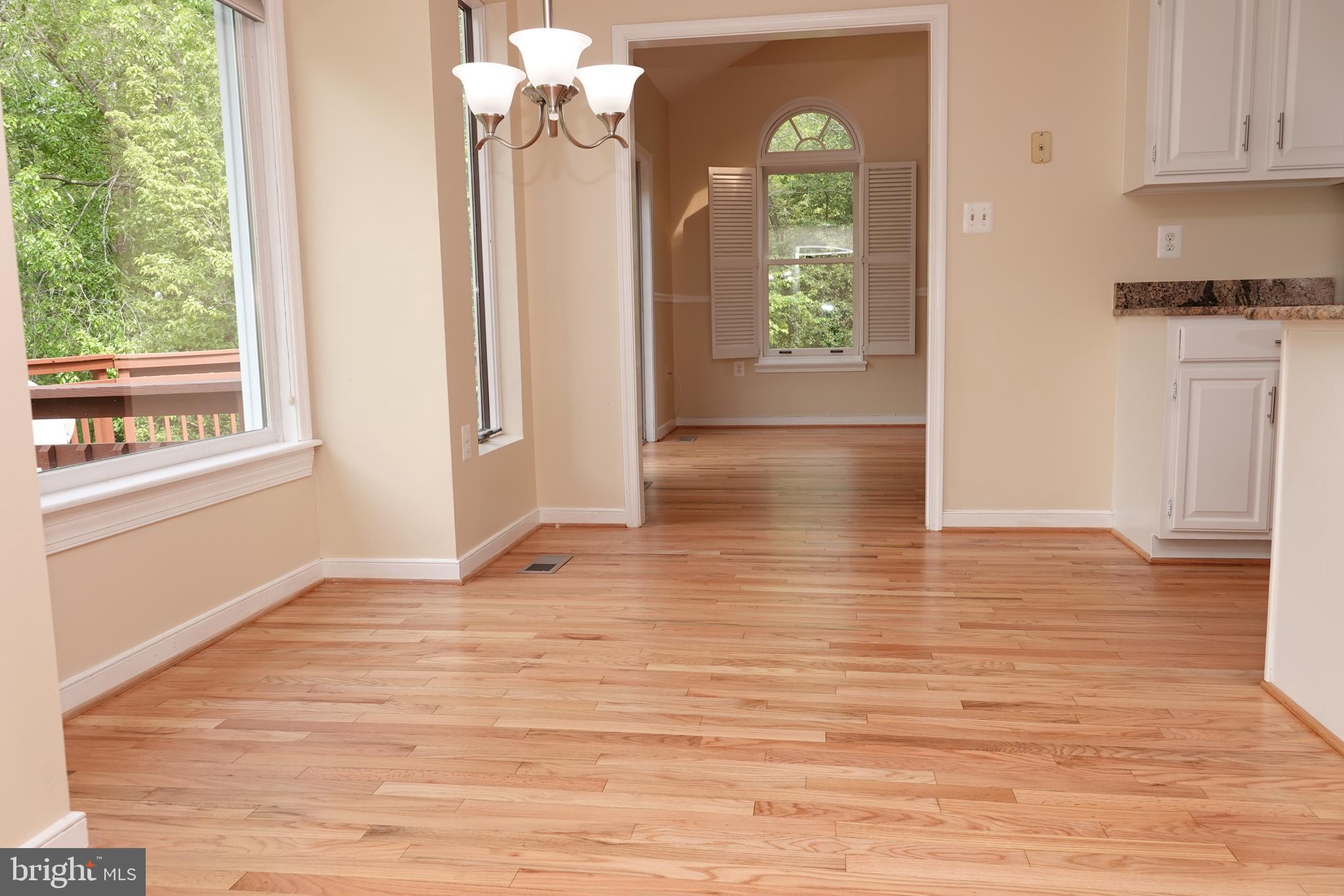 10295 Dunn Meadow Road Vienna, VA 22182 - Photo 5 of 37