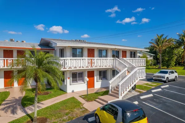 $96,500 | 2020 Lake Osborne Drive, Lake Worth Beach, FL 33461