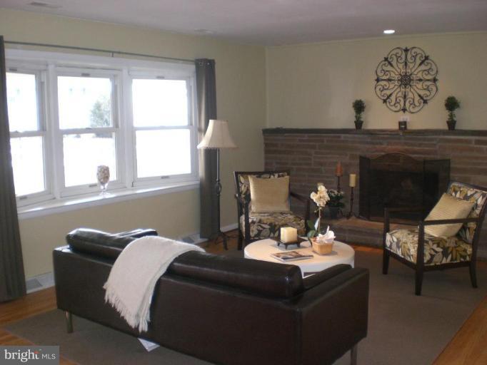 1701 St Marys Road Chester, MD 21619 - Photo 7 of 23 Living Room