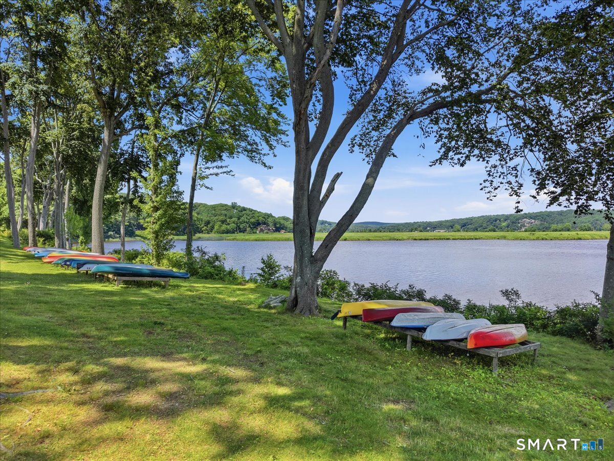 85 River Road, Unit M5 Essex, CT 06426 - Photo 30 of 35 Association kayak racks