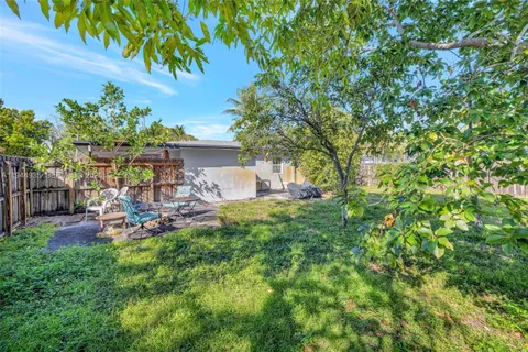 a view of a house with a backyard