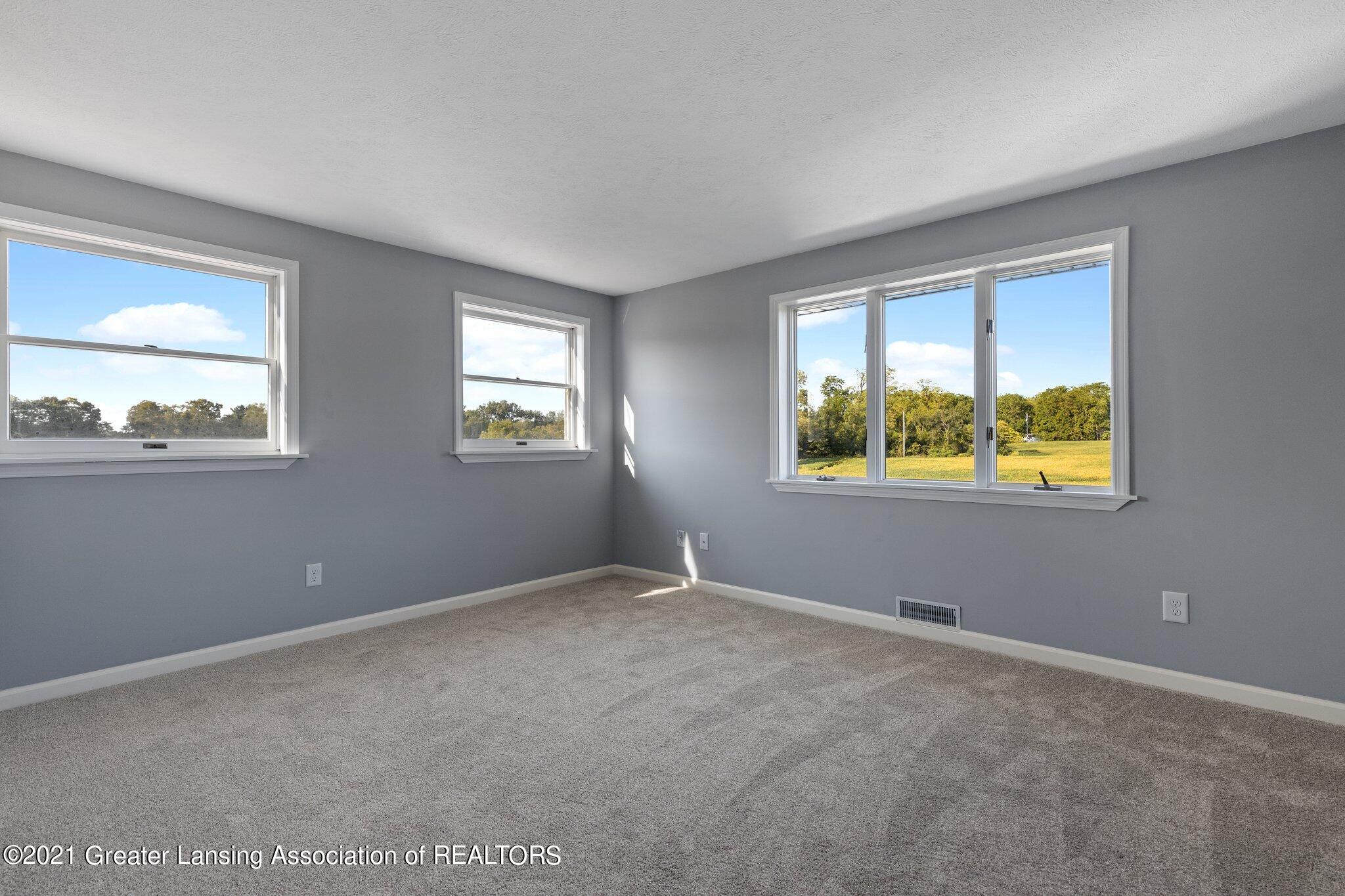 582 South Michigan Road Eaton Rapids, MI 48827 - Photo 15 of 42 32-web-or-mls-0Z4A4433