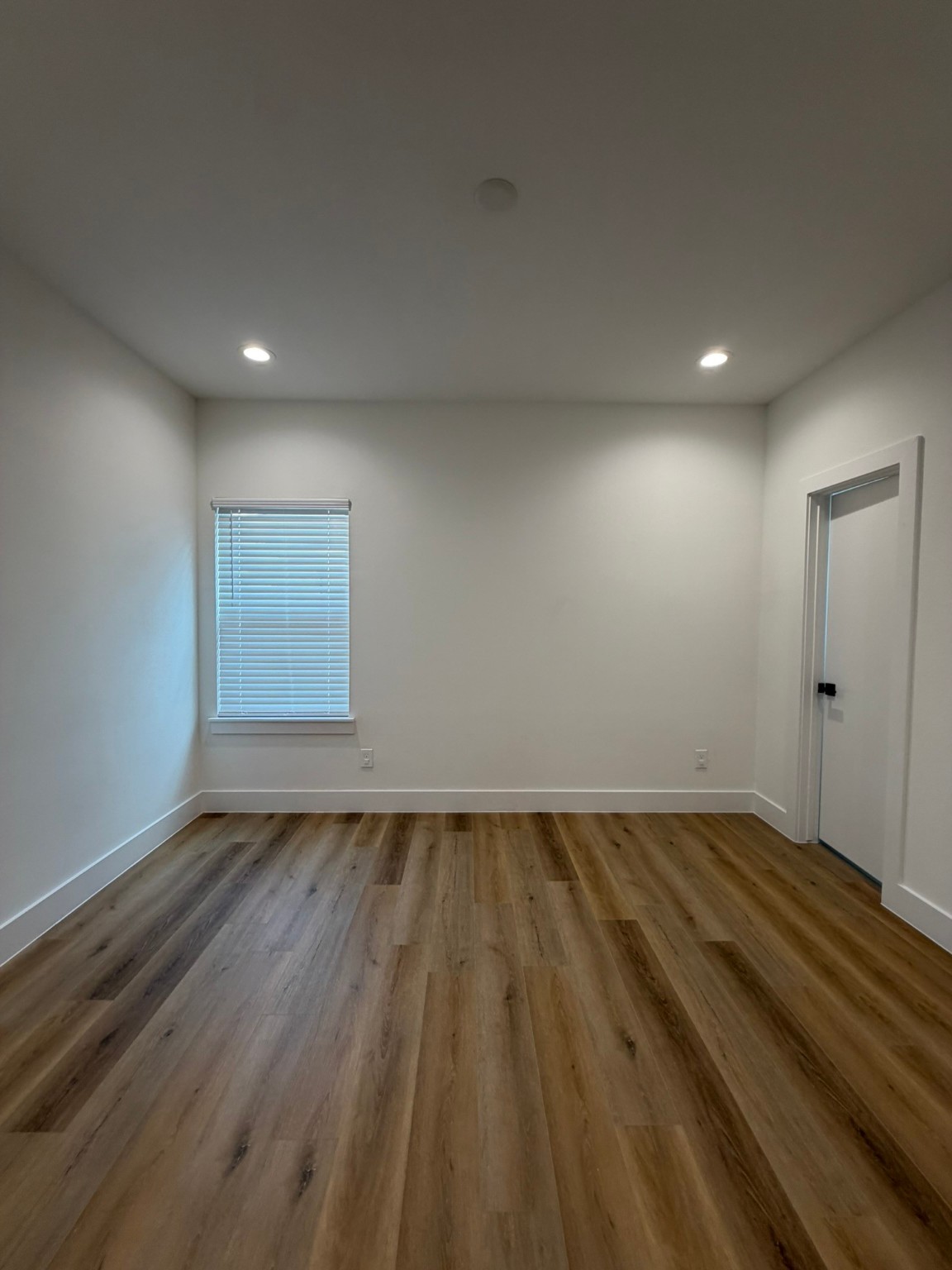 6733 Peerless Street Houston, TX 77021 - Photo 14 of 22 a view of an empty room and wooden floor