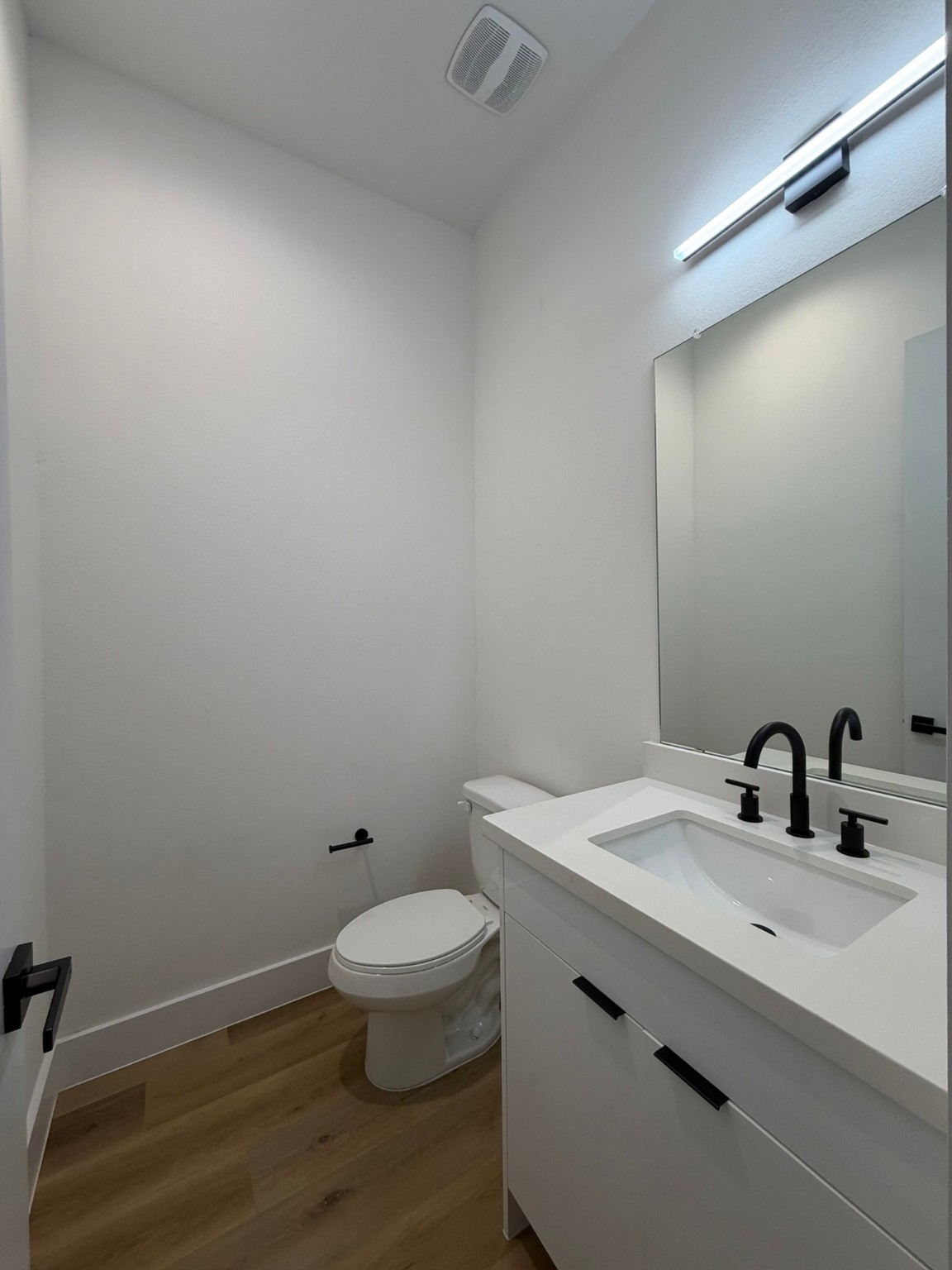 6733 Peerless Street Houston, TX 77021 - Photo 6 of 22 a bathroom with a sink a toilet and a mirror