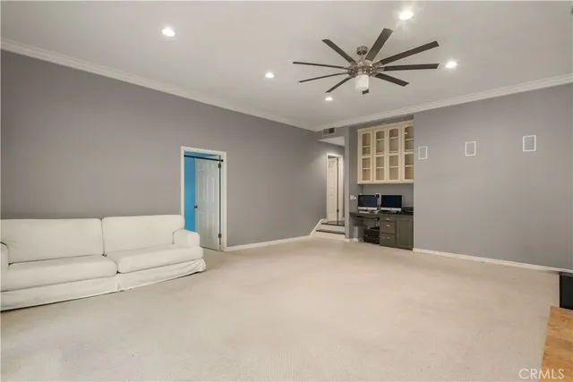 a view of livingroom with furniture and ceiling fan